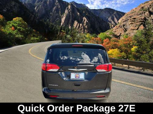 2022 Chrysler Voyager LX