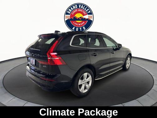 2022 Volvo XC60 B5 Momentum