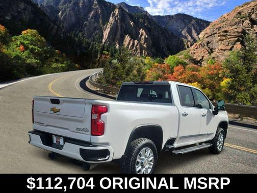 Iridescent Pearl Tricoat 2024 Chevrolet Silverado 2500 High Country
