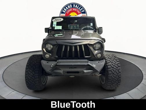 Granite Crystal Metallic Clearcoat 2016 Jeep Wrangler Unlimited Sahara