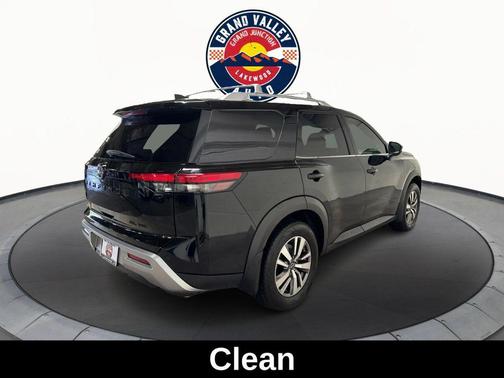 2022 Nissan Pathfinder SL 4WD