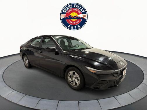 2024 Hyundai ELANTRA SE