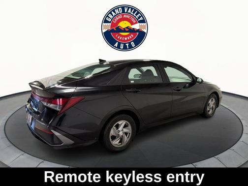 2024 Hyundai ELANTRA SE