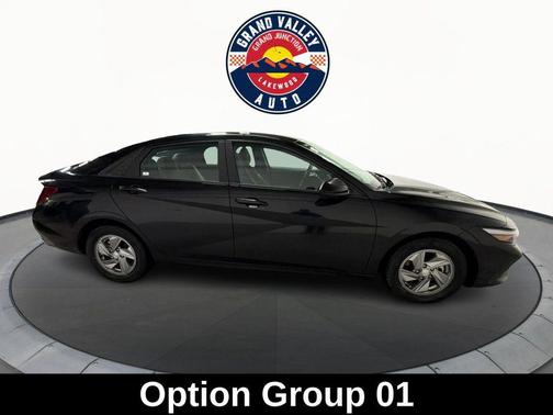 2024 Hyundai ELANTRA SE