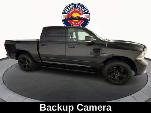 Brilliant Black Crystal Pearlcoat 2018 RAM 1500 Sport