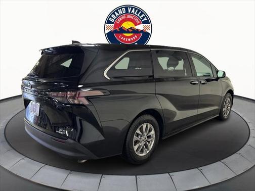 2023 Toyota Sienna XLE 7 Passenger