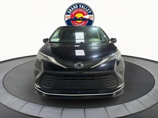 2023 Toyota Sienna XLE 7 Passenger