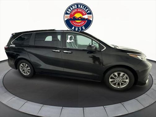 2023 Toyota Sienna XLE 7 Passenger