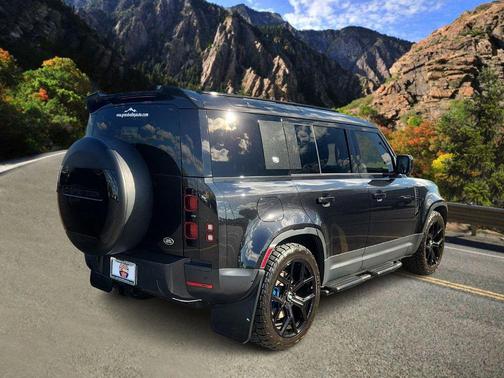 2022 Land Rover Defender 110 SE