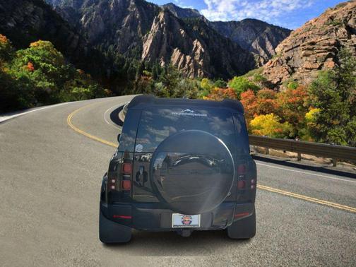 2022 Land Rover Defender 110 SE