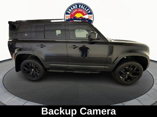 2022 Land Rover Defender 110 SE