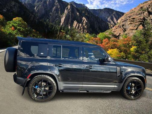 2022 Land Rover Defender 110 SE