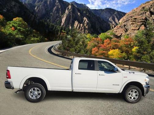 2022 RAM 2500 Laramie Crew Cab 4x4 8' Box