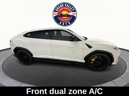 Bianco Icarus Metallic 2019 Lamborghini Urus Base