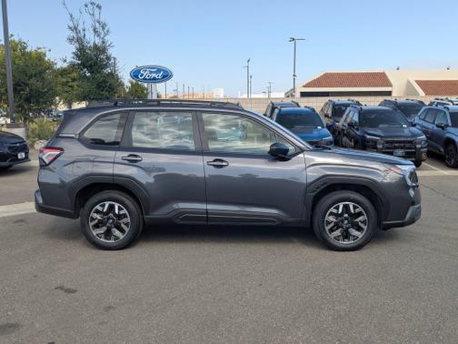 Magnetite Gray Metallic 2025 Subaru Forester Base