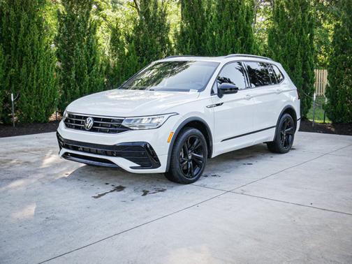 2023 Volkswagen Tiguan SE R-Line Black