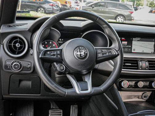 2022 Alfa Romeo Stelvio Ti