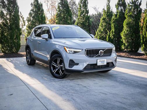 2025 Volvo XC40 Core Bright Theme