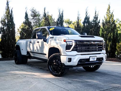 Summit White 2025 Chevrolet Silverado 3500 High Country