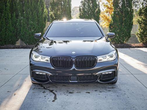2019 BMW 750 i
