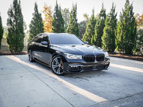 2019 BMW 750 i