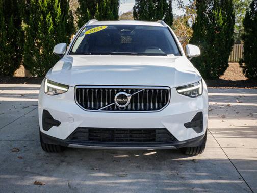 2025 Volvo XC40 Core Bright Theme