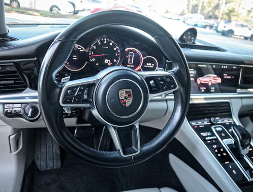 2018 Porsche Panamera 4S