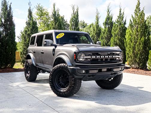 Carbonized Gray 2024 Ford Bronco Outer Banks