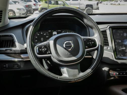 2019 Volvo XC90 T6 Momentum