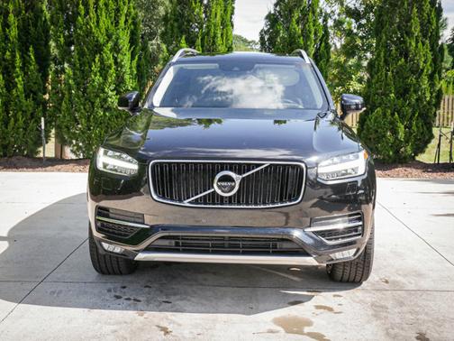 2019 Volvo XC90 T6 Momentum