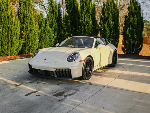 2025 Porsche 911 4 GTS