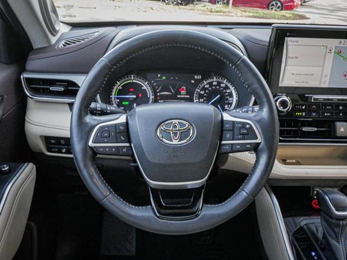 2022 Toyota Highlander Hybrid Platinum
