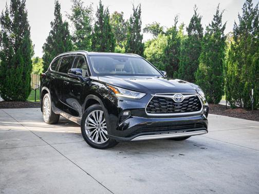 2022 Toyota Highlander Hybrid Platinum