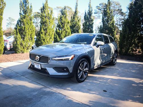 2025 Volvo V60 Cross Country Plus