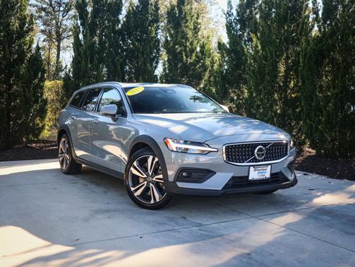 2025 Volvo V60 Cross Country Plus