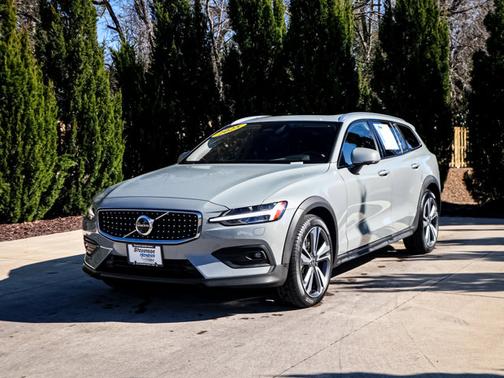 2025 Volvo V60 Cross Country Plus