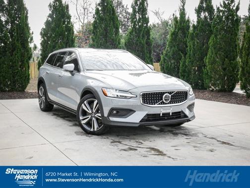 2025 Volvo V60 Cross Country Plus