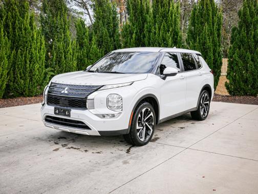 2022 Mitsubishi Outlander SE