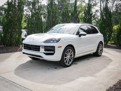 2024 Porsche Cayenne Base (Tiptronic)