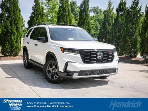 Platinum White Pearl 2025 Honda Pilot TrailSport