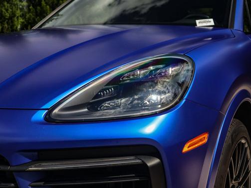 2021 Porsche Cayenne Base (Tiptronic)