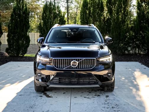 2025 Volvo XC40 Plus Bright Theme