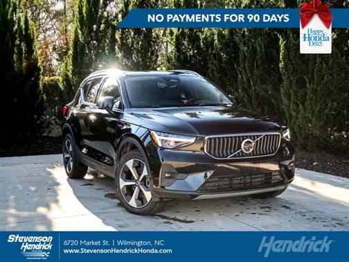 2025 Volvo XC40 Plus Bright Theme