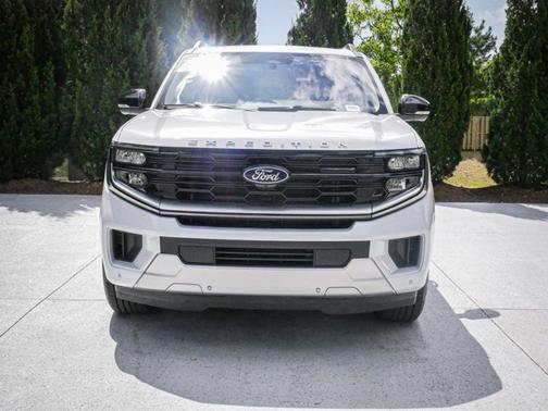 Space Silver 2025 Ford Expedition Platinum