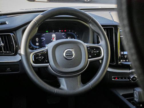 2025 Volvo XC60 Plus