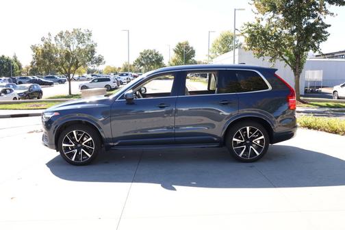 2022 Volvo XC90 Momentum