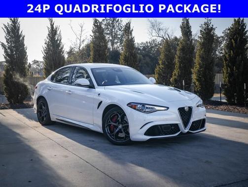 Photo 2 of 34 of 2018 Alfa Romeo Giulia Quadrifoglio