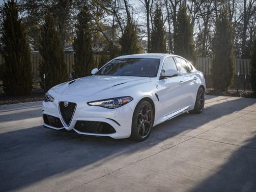 Photo 4 of 34 of 2018 Alfa Romeo Giulia Quadrifoglio