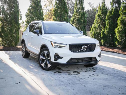 2025 Volvo XC40 Plus Dark Theme
