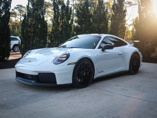 2025 Porsche 911 Carrera 4 GTS